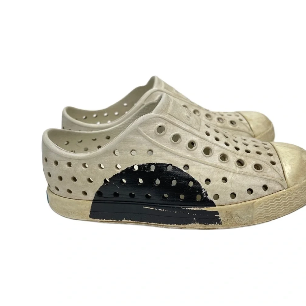 Native boys c10 black white swim vacation flat shoes casual fun spring summer